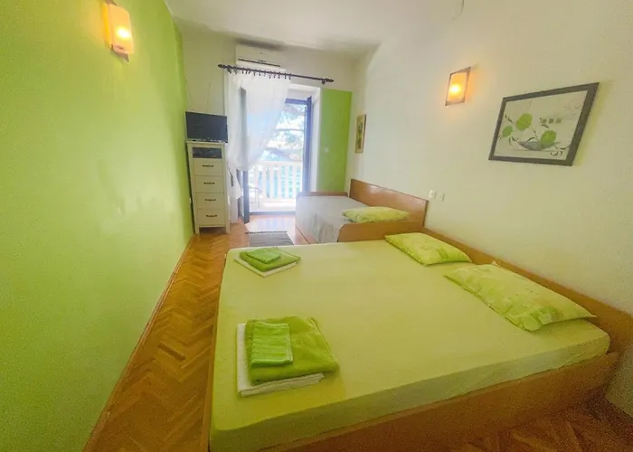 Dea * יאדראנובו